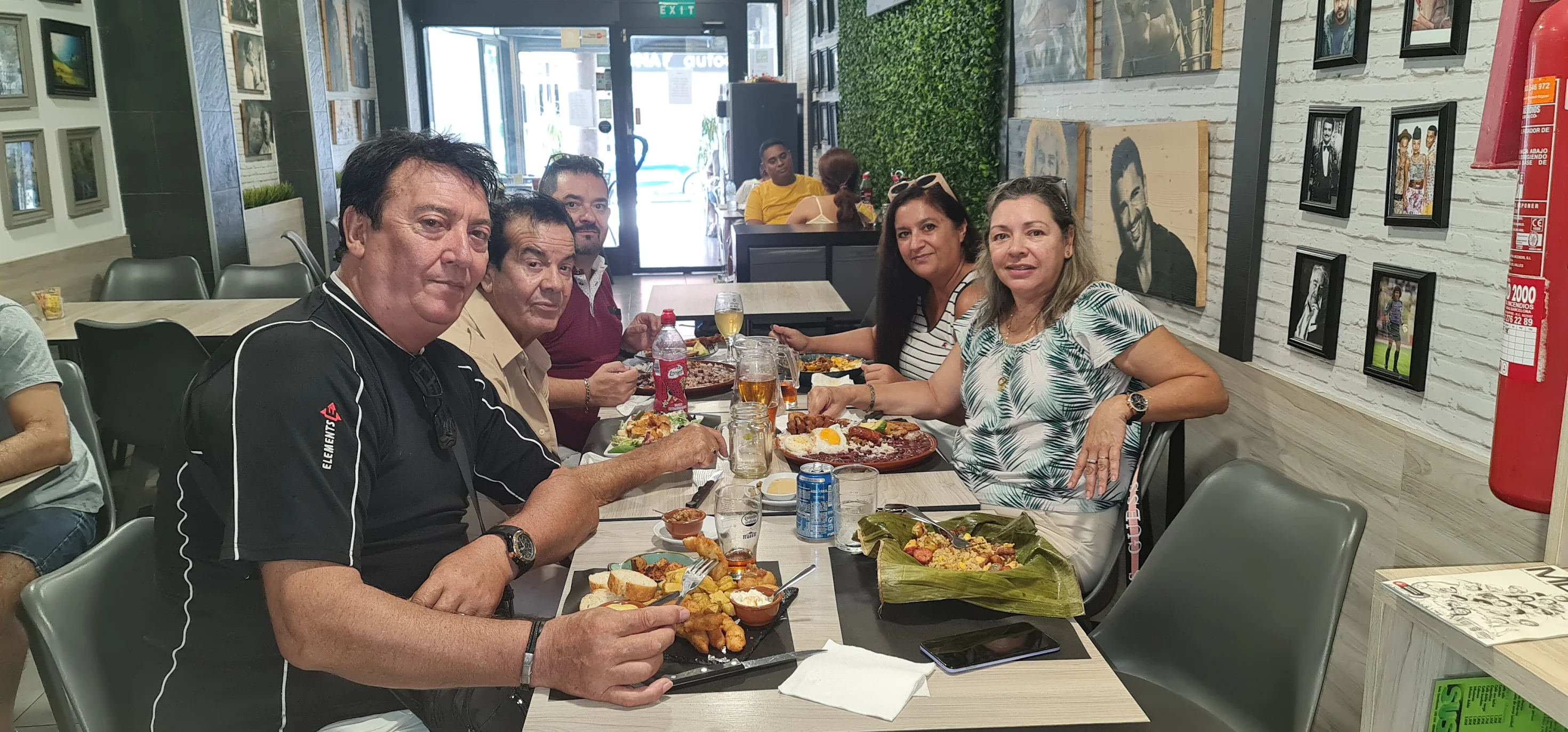 Clientes disfrutando en Suso Restaurante