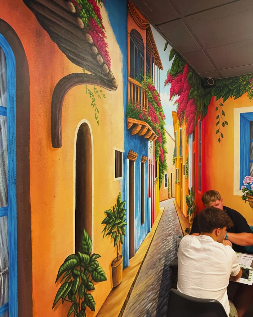 Mural de la calle de Cartagena pintado en el interior de Suso Restaurante